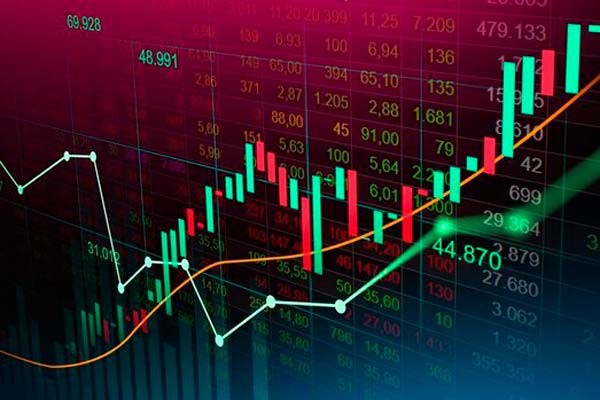 El comercio en los mercados financieros es un campo lleno de oportunidades y riesgos. Entre las estrategias más populares, encontramos el Day Trading y el Swing Trading. La elección entre ambas puede marcar una gran diferencia en tus resultados y en tu experiencia de trading.